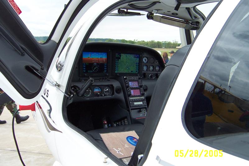 Cirrus Glass Cockpit.JPG
